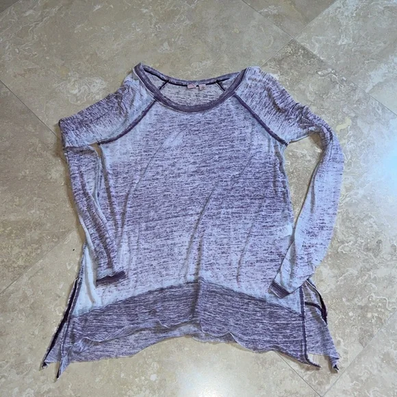 💕Cute top 💕 - Picture 3 of 4